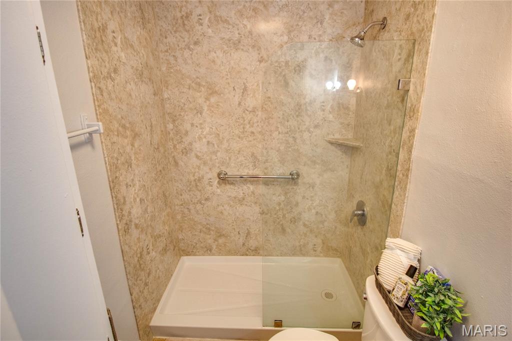 201 Oak Street Property Photo 17