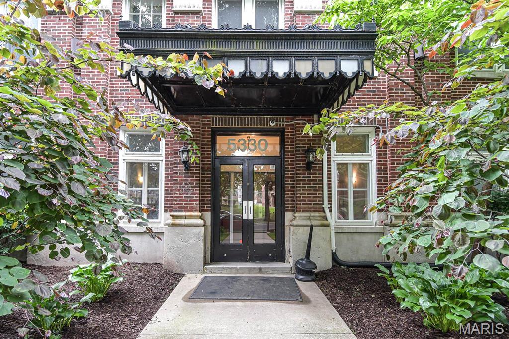 5330 Pershing Avenue 106 Property Photo 1