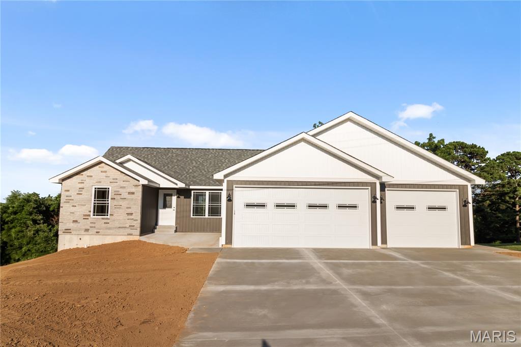 1012 N Mill Drive Property Photo 1