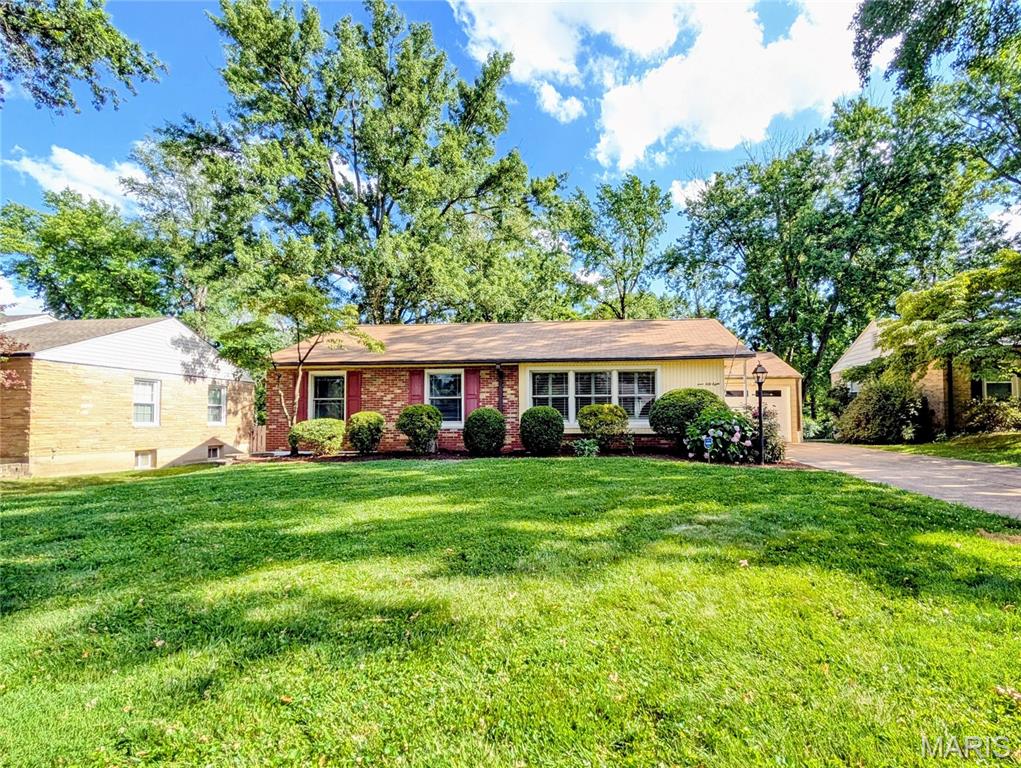 458 Woodlawn Estates Drive Property Photo 1