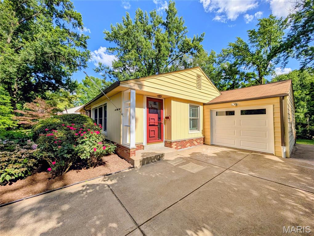 458 Woodlawn Estates Drive Property Photo 4