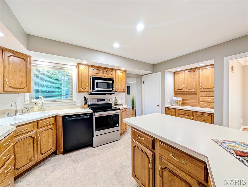 458 Woodlawn Estates Drive Property Photo 12