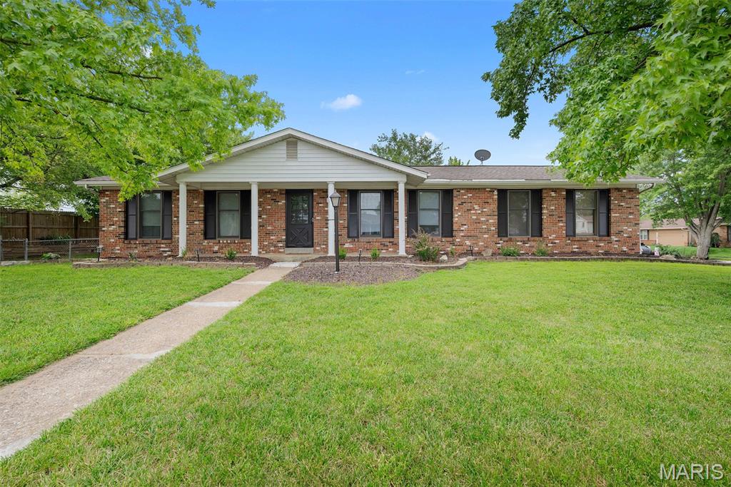 2 Country Farm Boulevard Property Photo 1