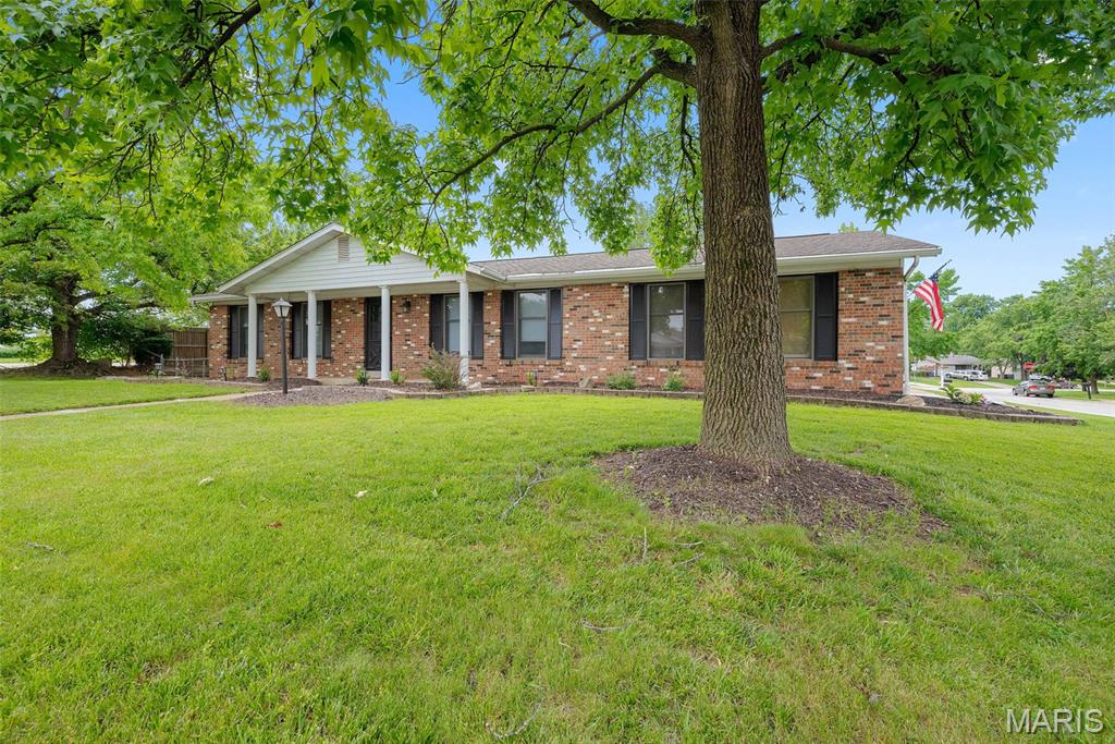 2 Country Farm Boulevard Property Photo 3