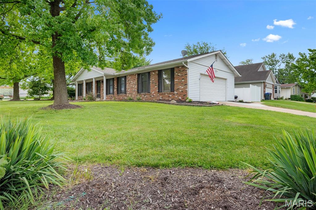 2 Country Farm Boulevard Property Photo 4