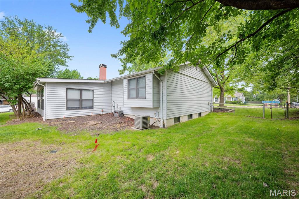2 Country Farm Boulevard Property Photo 6