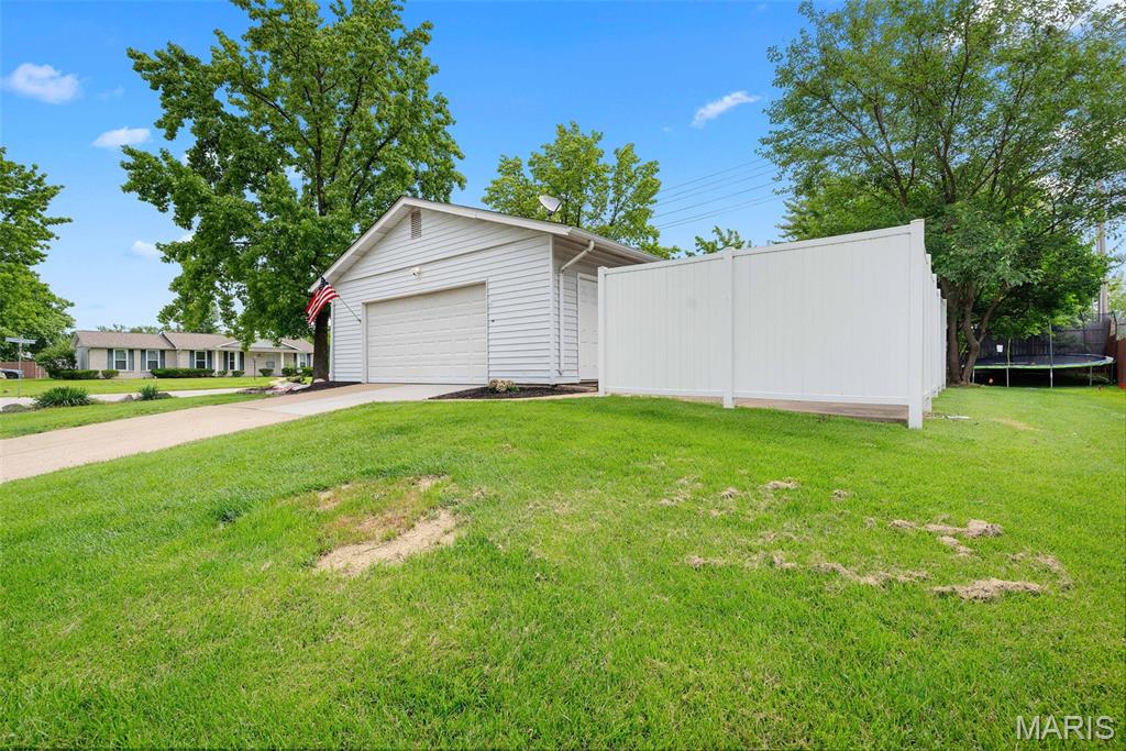 2 Country Farm Boulevard Property Photo 8