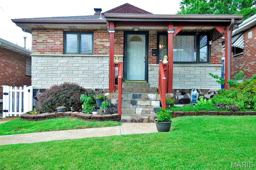 937 Regina Avenue Property Photo 1