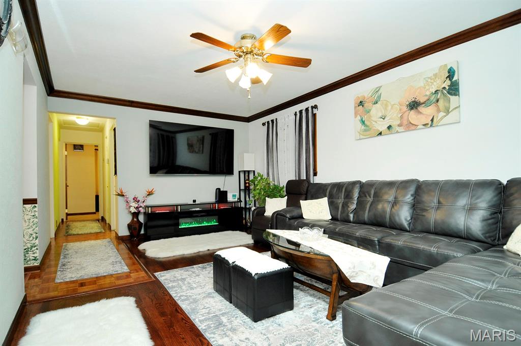 937 Regina Avenue Property Photo 2