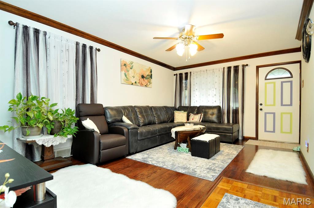 937 Regina Avenue Property Photo 4