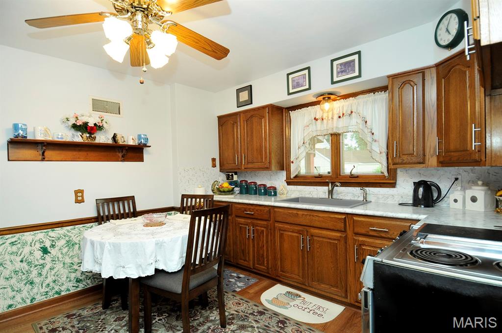 937 Regina Avenue Property Photo 6