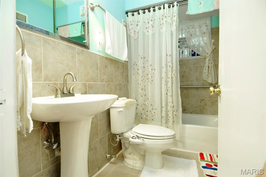 937 Regina Avenue Property Photo 10