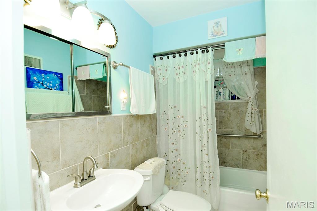 937 Regina Avenue Property Photo 11
