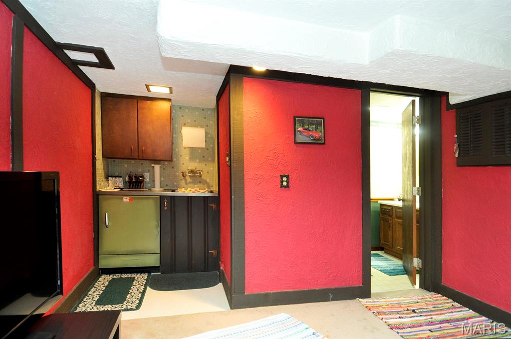 937 Regina Avenue Property Photo 24