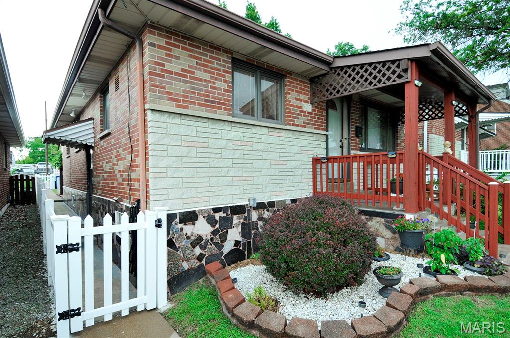 937 Regina Avenue Property Photo 32