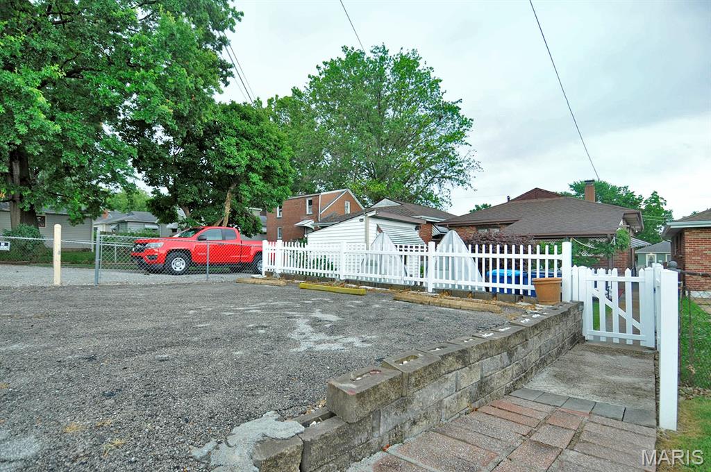 937 Regina Avenue Property Photo 38