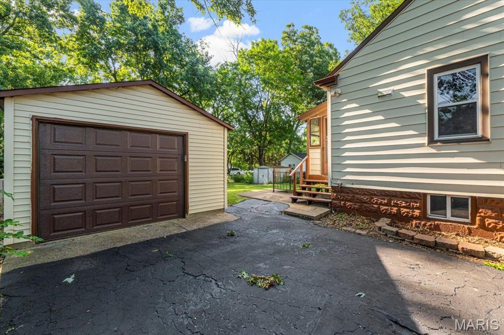 1436 S Elm Avenue Property Photo 25