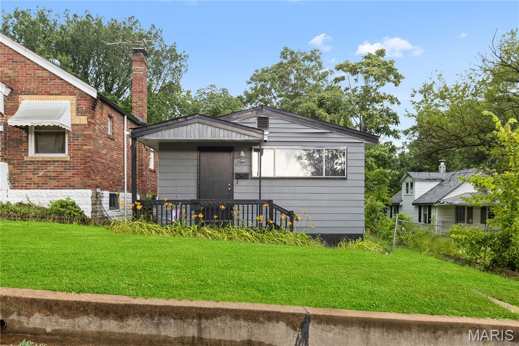 4211 Ravenwood Avenue Property Photo 1