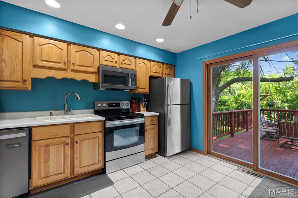 123 Appletree Lane Property Photo 15