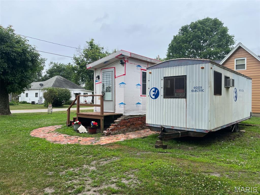 210 E Raymon Avenue Property Photo 1