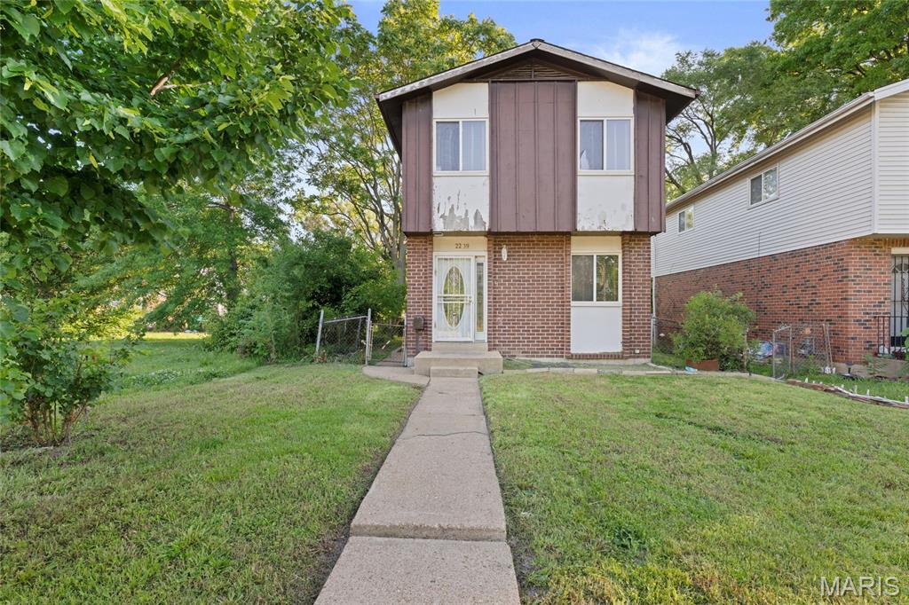 2239 University Street Property Photo 1