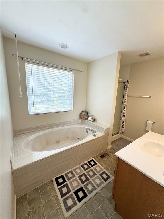 501 Arrowhead Point Property Photo 12