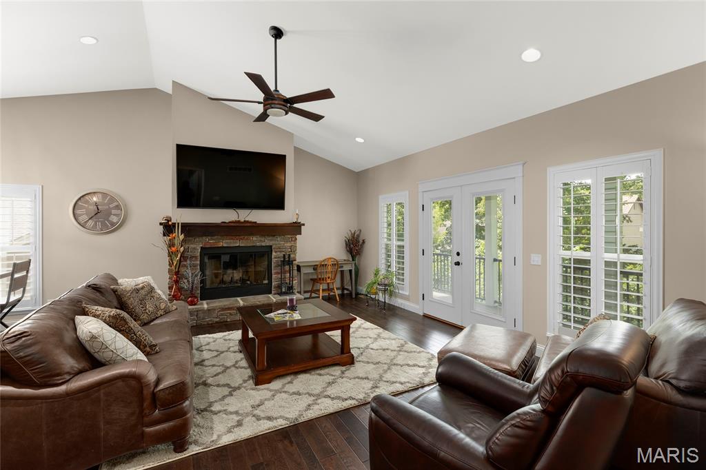 10332 Poplar Court Property Photo 5