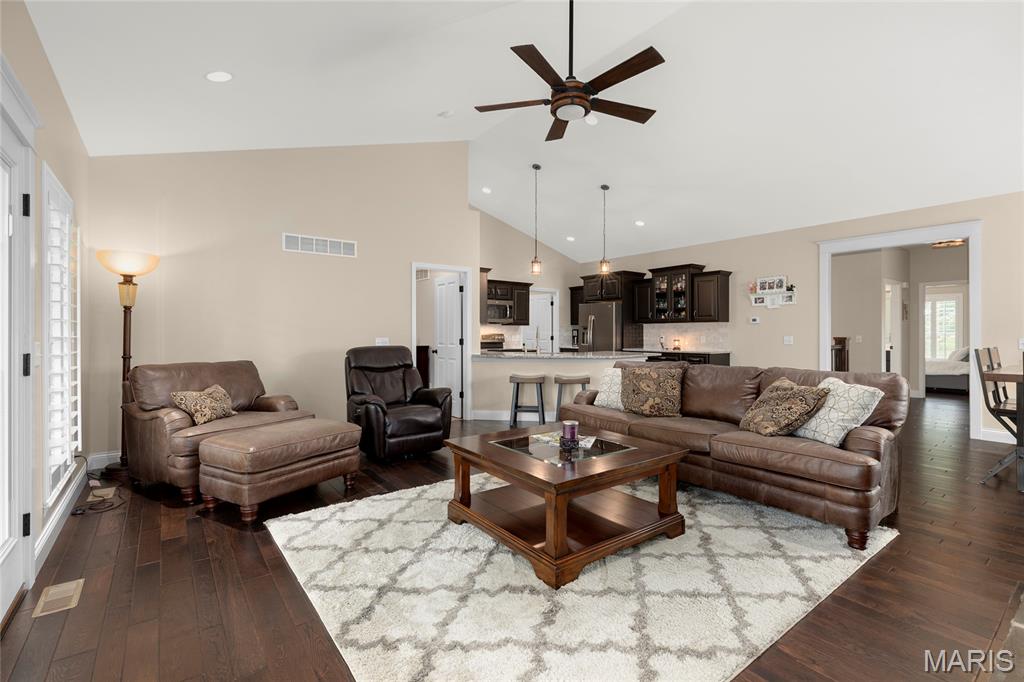 10332 Poplar Court Property Photo 6