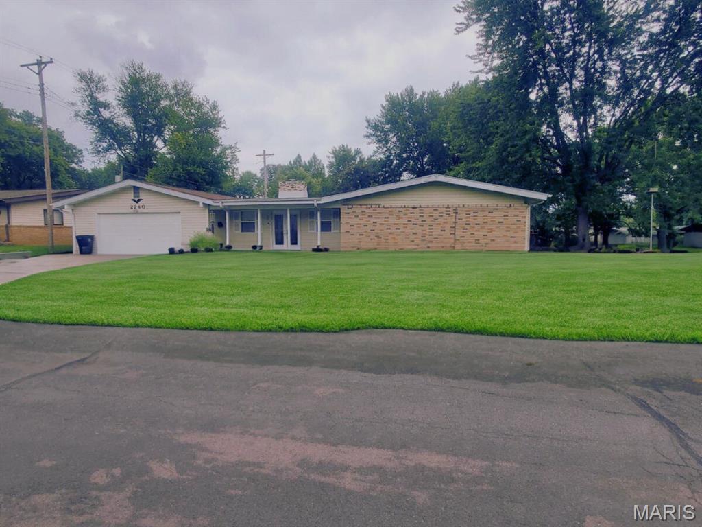 2240 Brook Drive Property Photo 1