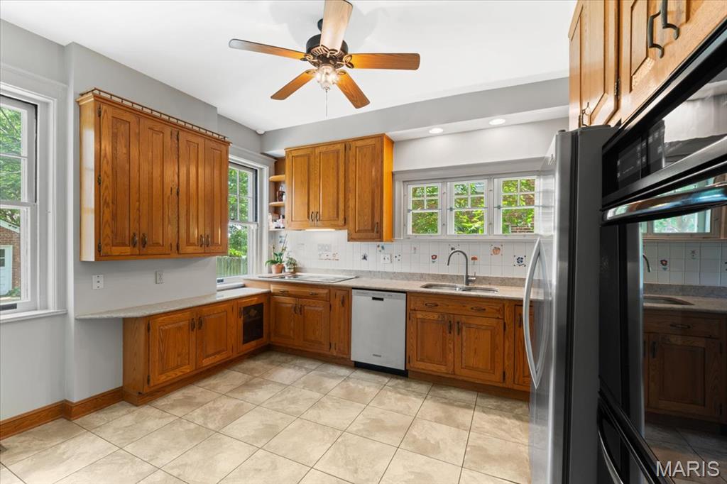 6363 Pershing Avenue Property Photo 10