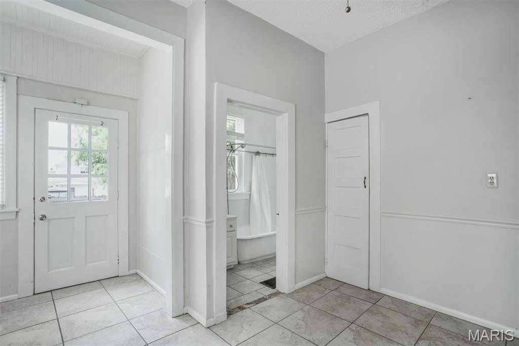 2617 Sutton Boulevard Property Photo 15