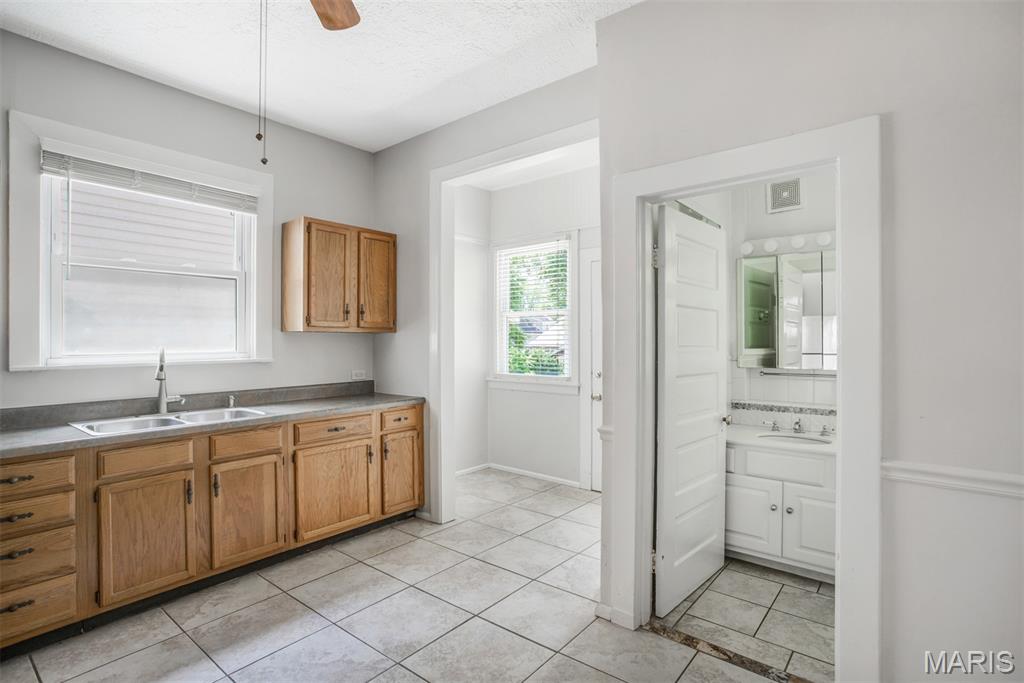 2617 Sutton Boulevard Property Photo 16