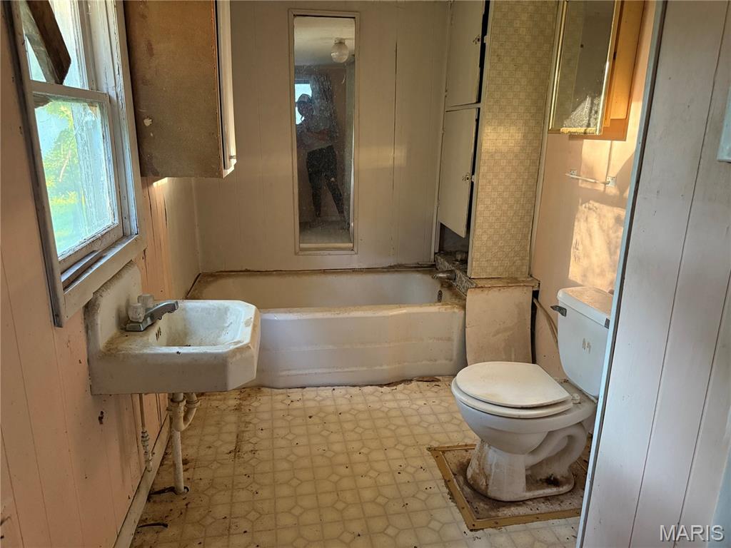 2436 Madison 504 Property Photo 31