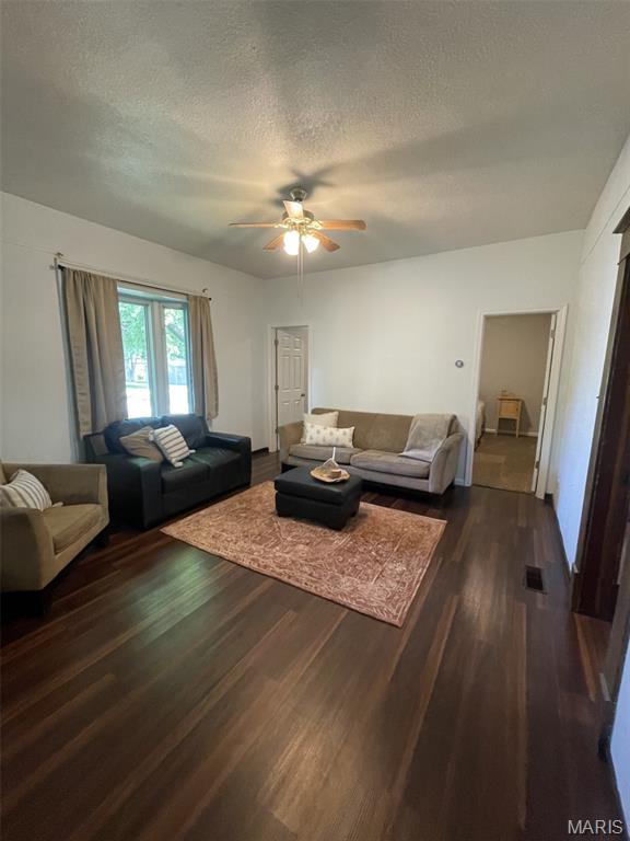 524 E Winter Property Photo 4