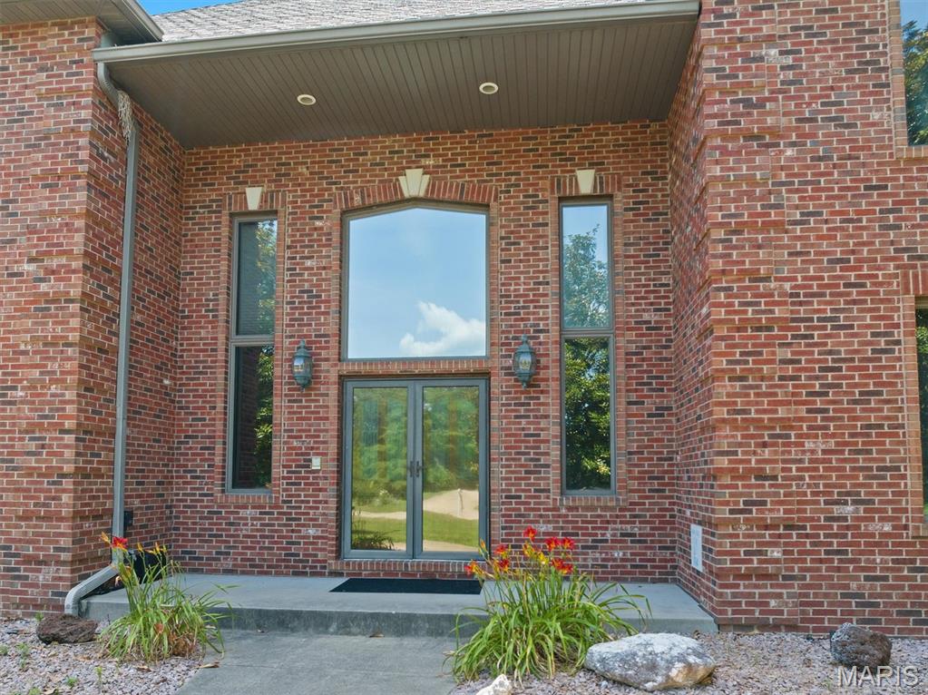 517 E Waters Edge Drive Property Photo 4