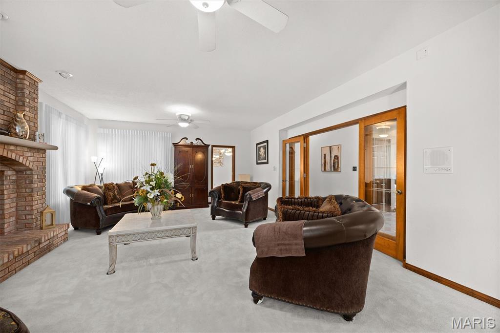 517 E Waters Edge Drive Property Photo 12