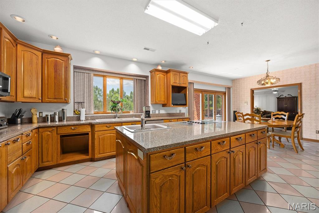 517 E Waters Edge Drive Property Photo 15