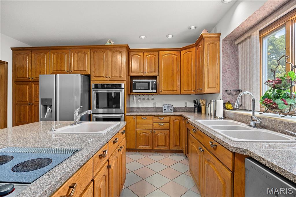 517 E Waters Edge Drive Property Photo 16