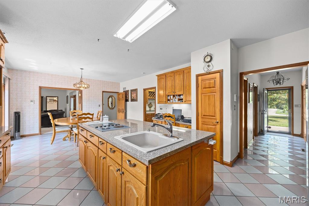 517 E Waters Edge Drive Property Photo 17