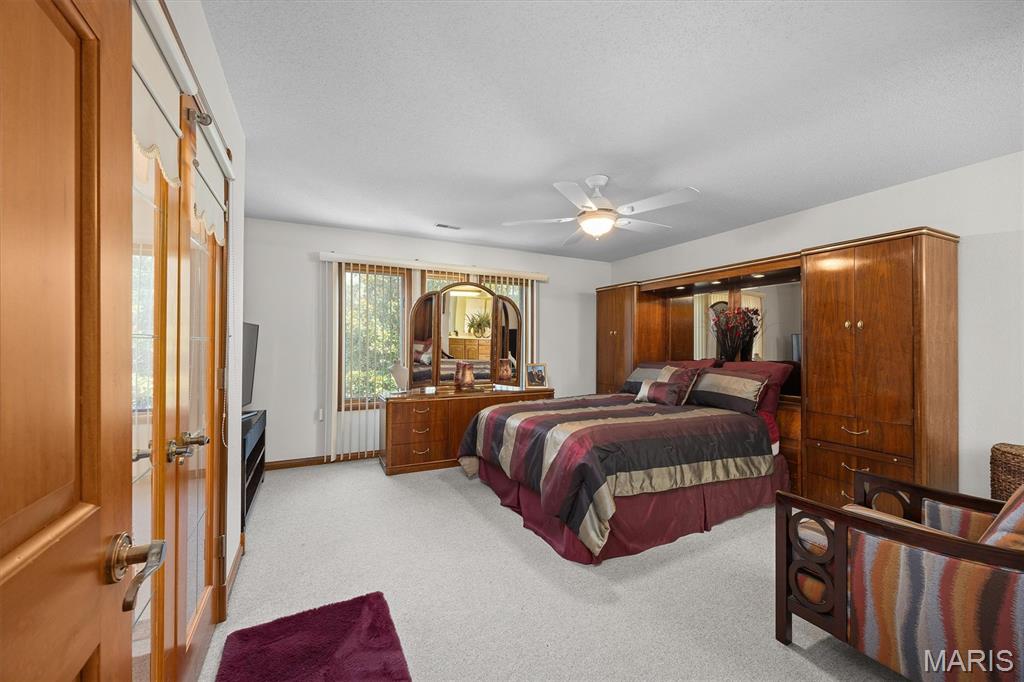 517 E Waters Edge Drive Property Photo 27
