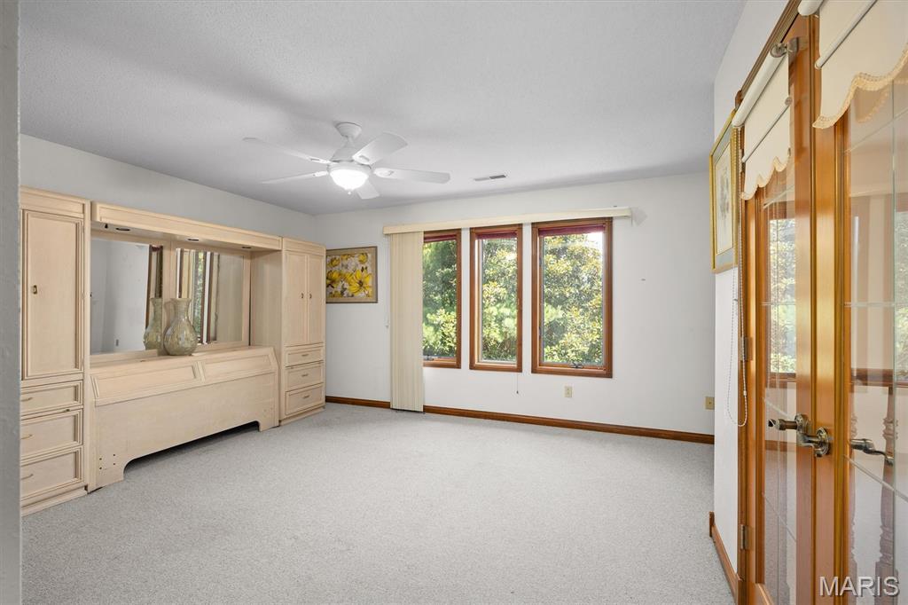 517 E Waters Edge Drive Property Photo 30