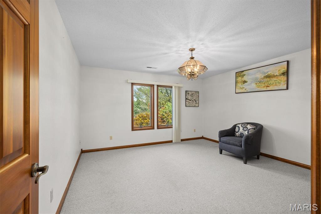 517 E Waters Edge Drive Property Photo 32