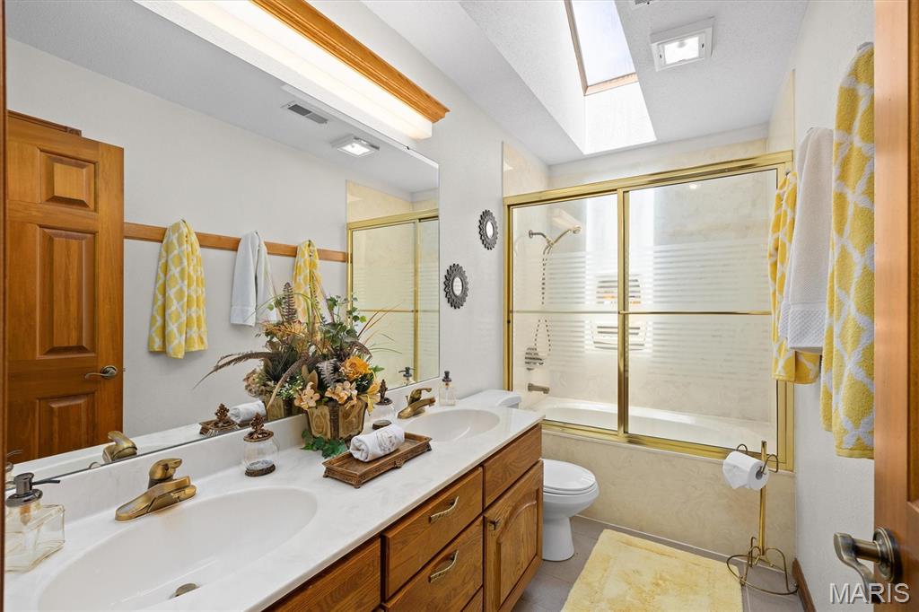 517 E Waters Edge Drive Property Photo 33