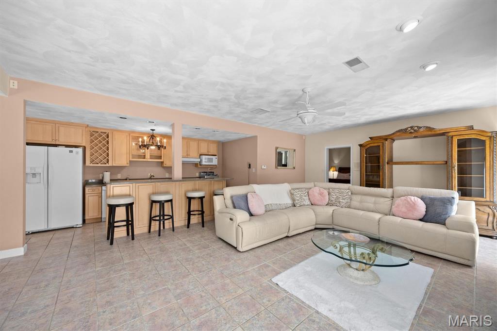 517 E Waters Edge Drive Property Photo 38