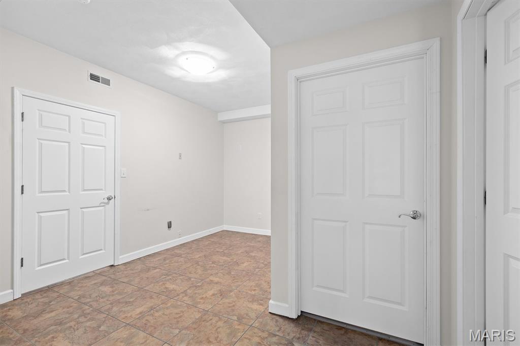 517 E Waters Edge Drive Property Photo 42