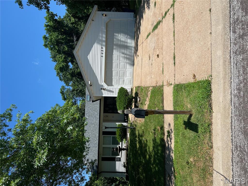 5239 Trailoaks Drive Property Photo 1