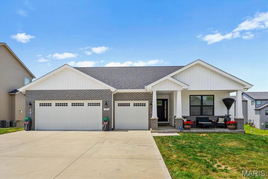 1433 Victoria Square Court Property Photo 1