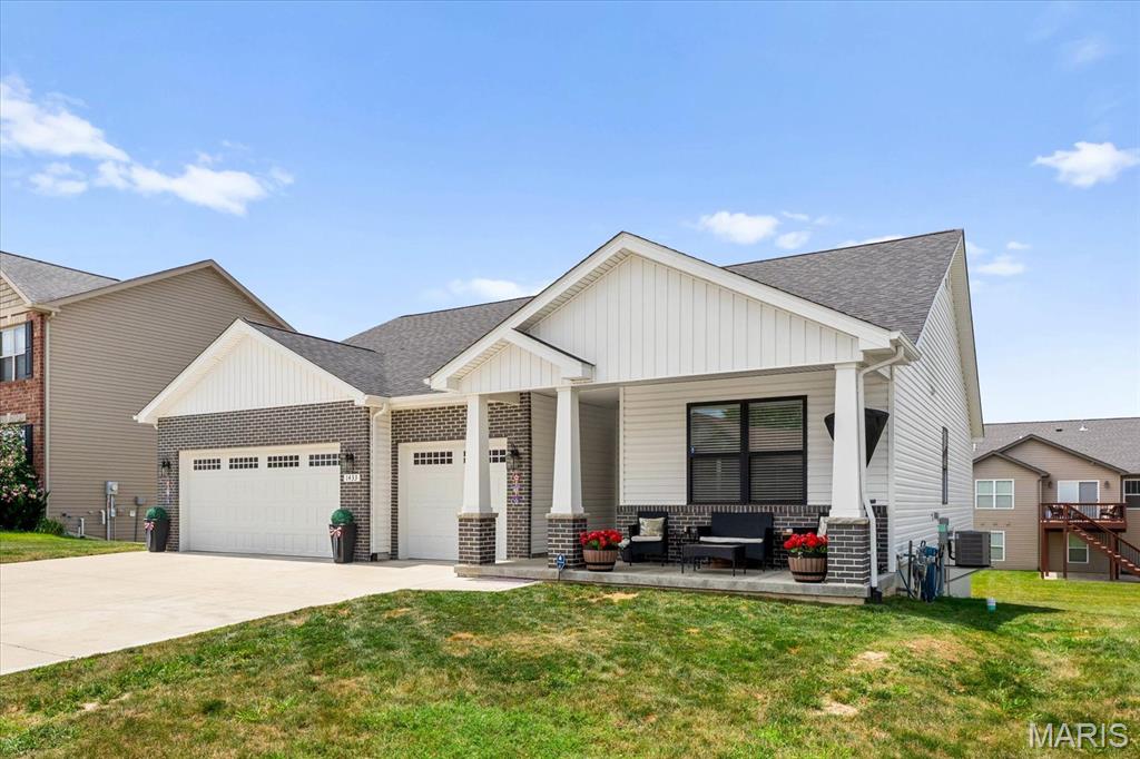1433 Victoria Square Court Property Photo 2