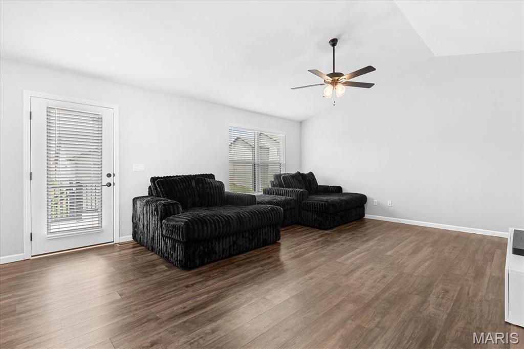 1433 Victoria Square Court Property Photo 13