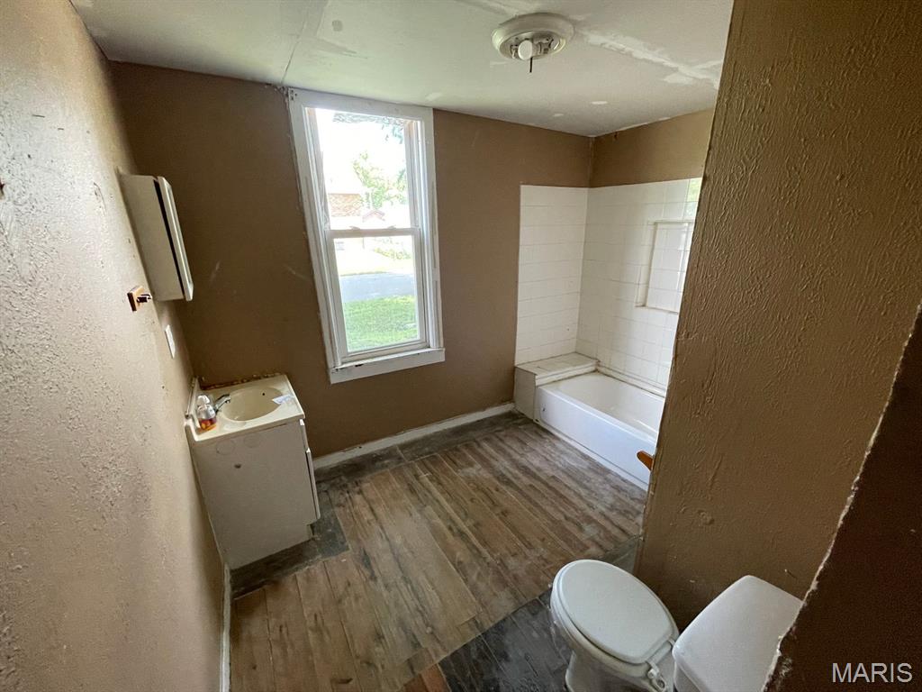 501 S Clinton Street Property Photo 8